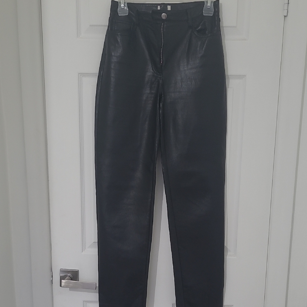 Wilfred Black Faux Leather Zip Front Pants. Very soft, comfortable & super sexy